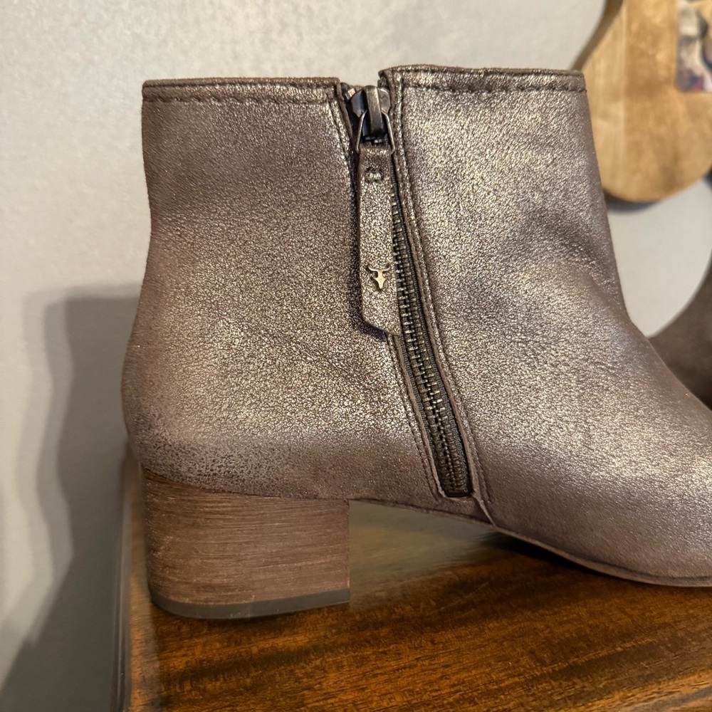 Trask Women’s Metallic Pewter Vivian Suede Ankle Booties Size 8.5 - Picture 4 of 12